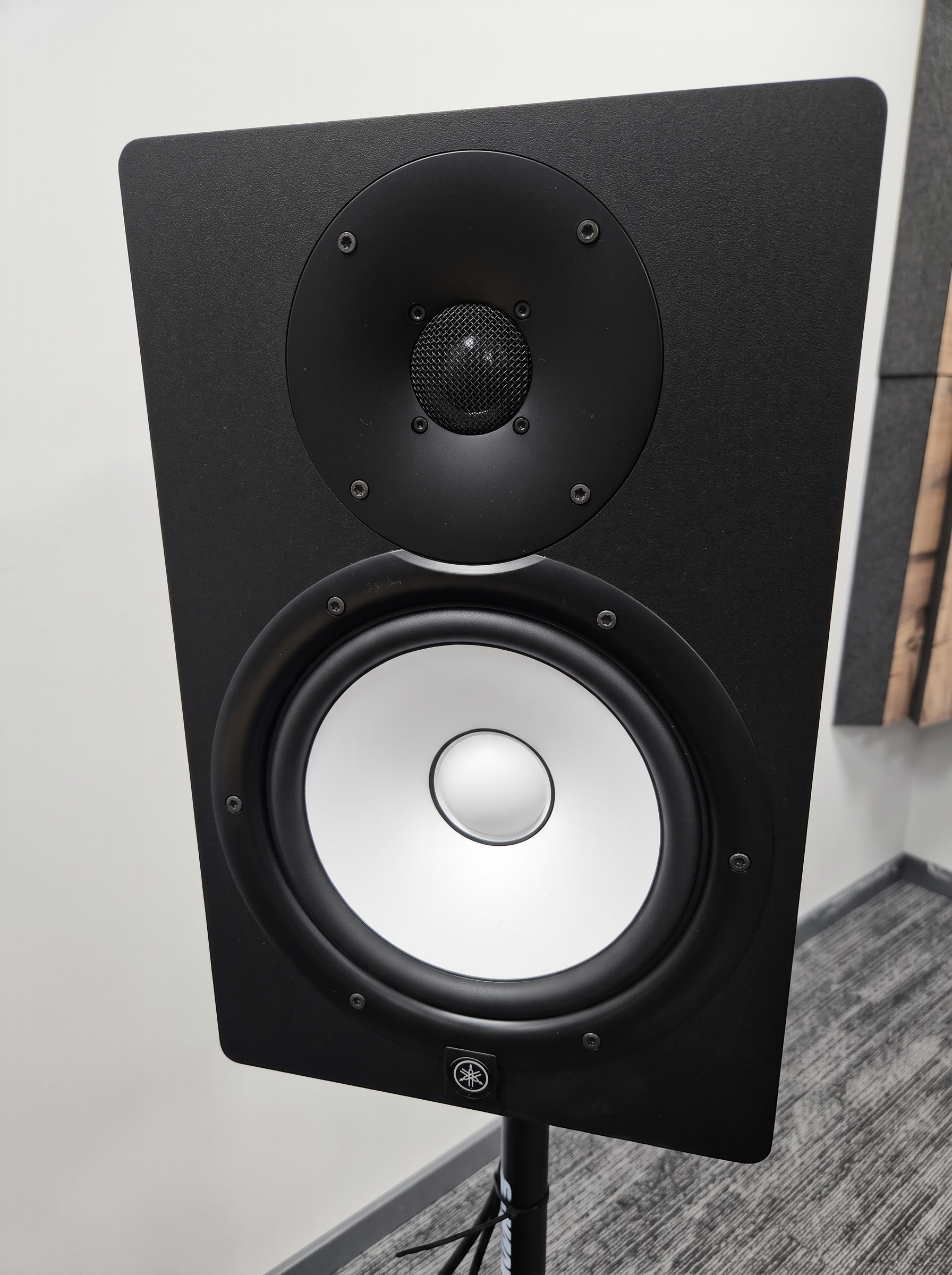 Studio monitor speaker